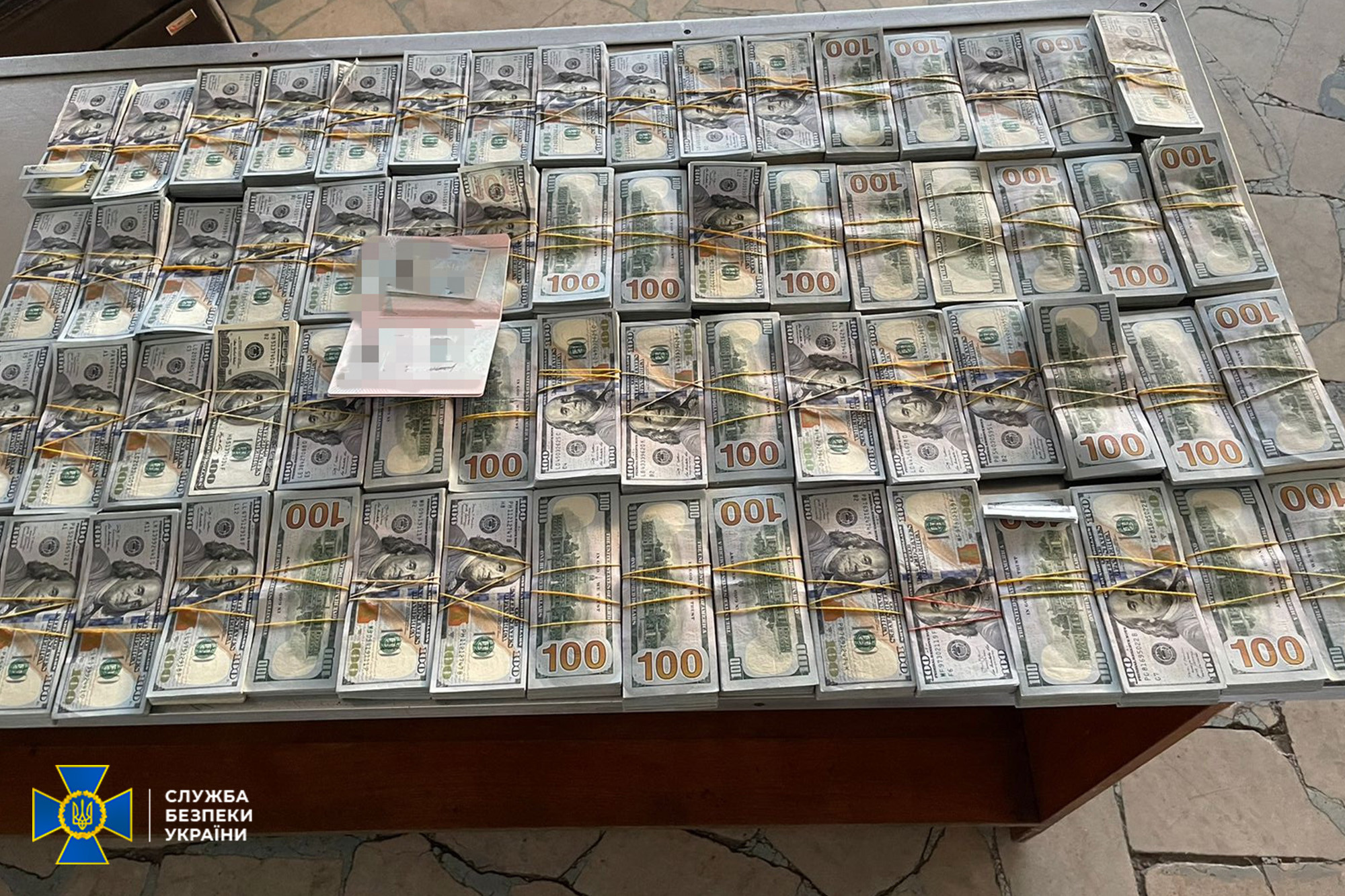  Викрито ділків, які у валізах намагалися завезти в Україну готівку на ₴37 млн 