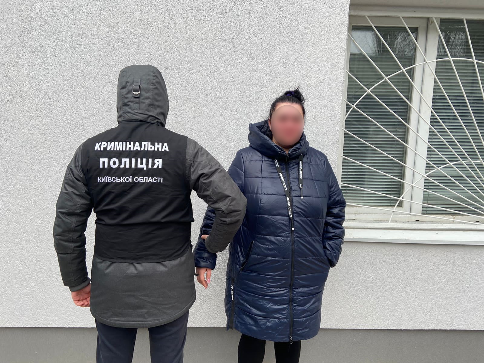  Ґвалтували малолітніх дітей: поліція Київщини повідомила про підозру матері та її співмешканцю 