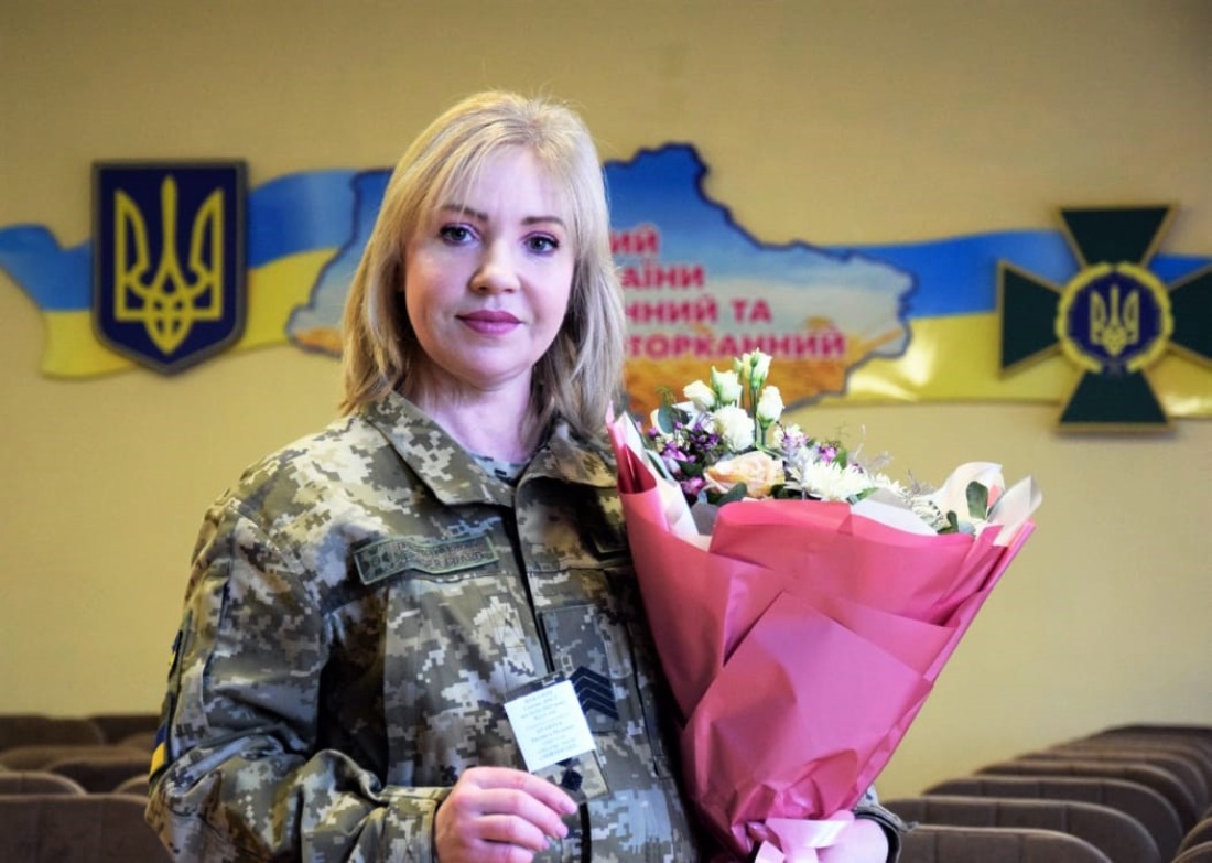  Прикордонниці, яка нещодавно повернулася з російського полону, присвоїли офіцерське звання 