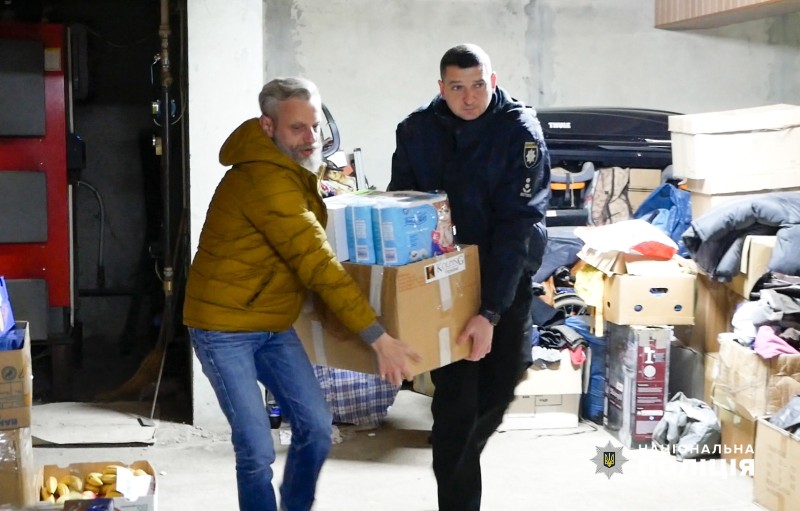  Діти з Харківщини отримали допомогу від буковинських поліцейських і благодійників 