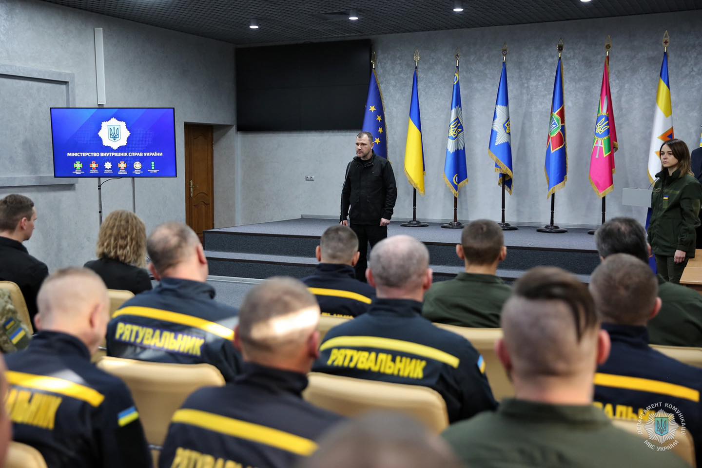  Цілий рік ви тримаєте всю країну на своїх плечах 