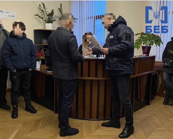  Неправомірне відшкодування 40 млн грн ПДВ в умовах воєнного стану – викрито трьох посадовців Львівської податкової служб 