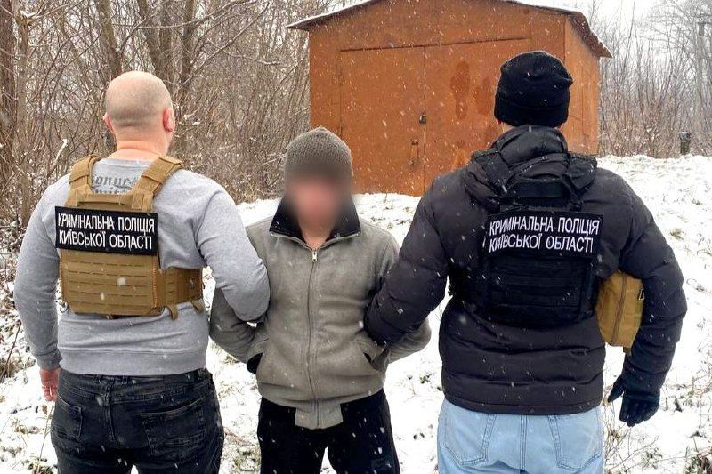  Вночі знімав з машин колеса: під Києвом упіймали серійного злодія 