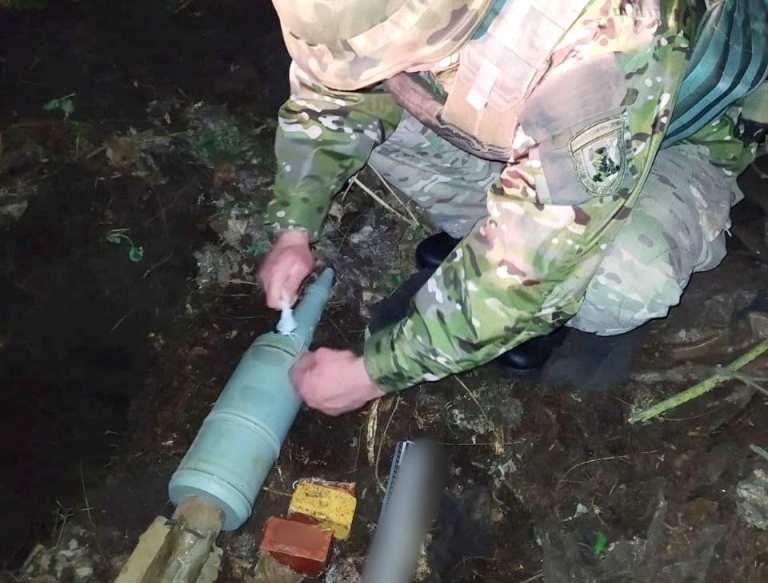  Під Києвом чоловік приніс додому знайдений у лісі танковий снаряд 