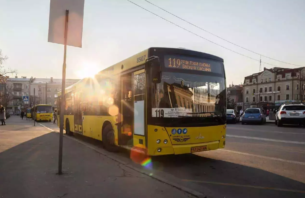  Зупинки громадського транспорту під час тривог обійшлися Києву в 1,3 млрд гривень 
