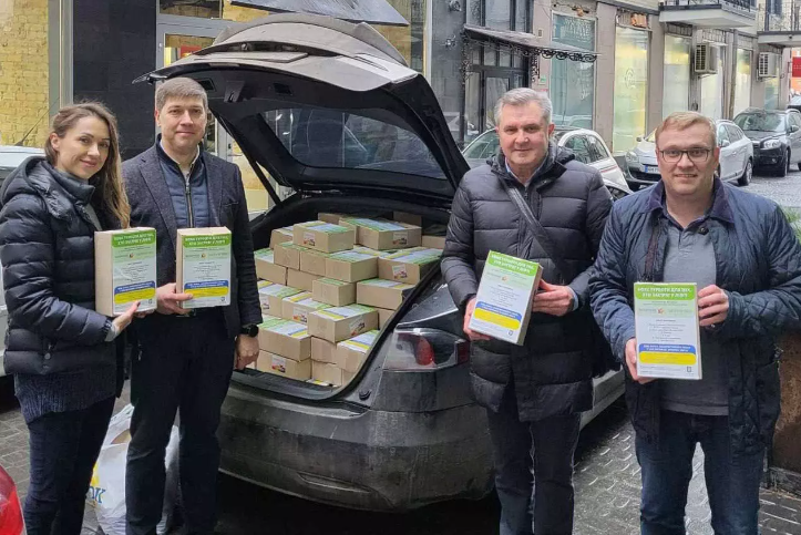  У київських багатоповерхівках розмістять 5000 боксів з водою та печивом на випадок блокування у ліфтах 