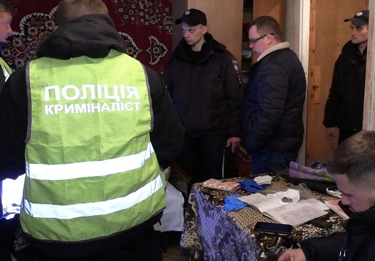  Задушив подушкою і замкнув труп у квартирі: у Києві вбили пенсіонерку 