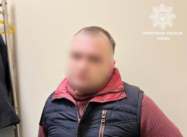  У Києві чоловік пограбував супермаркет та намагався втекти від охоронців 