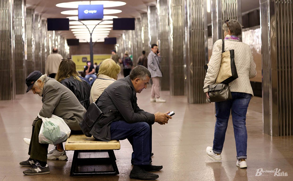  Петиція щодо запуску Wi-Fi у київському метро: що кажуть у підземці 