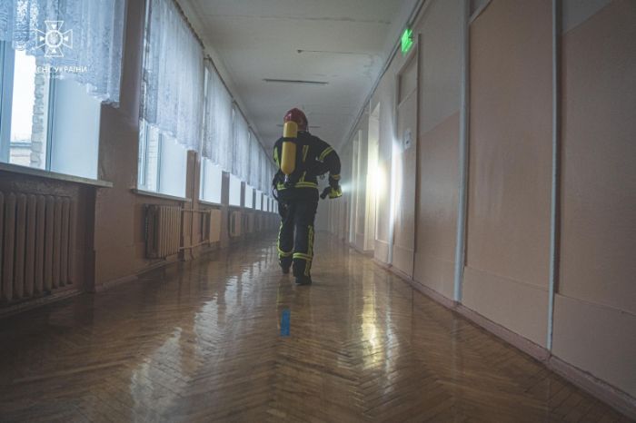  У школі на Печерську виникла пожежа, дітей та педагогів евакуювали 