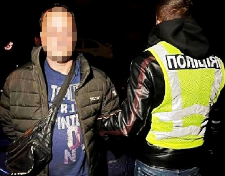  У Києві таксист ударив ножем пасажирку 