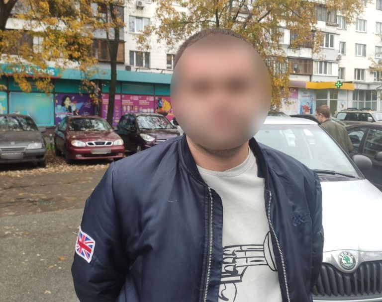  Їхав без прав і з наркотиками: у Києві знайшли злочинця-втікача 
