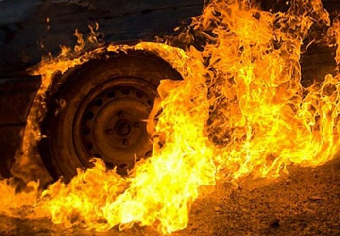  На АЗС у Києві спалахнув автомобіль 