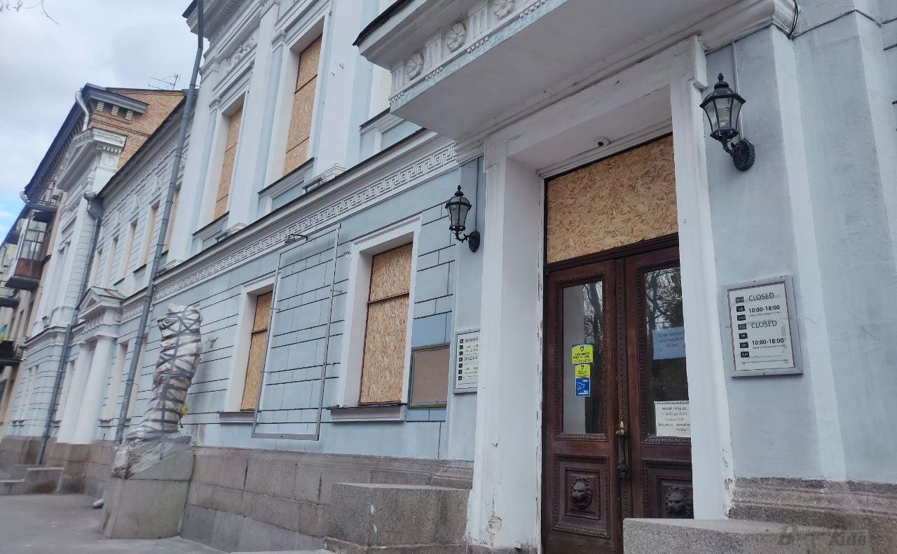  Обстріляні ракетами музеї Києва вже працюють 