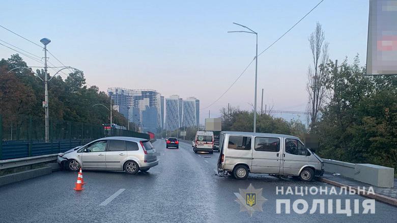  У Києві сталася нестандартна ДТП зі смертельним наслідком. Потерпілий загинув під колесами свого власного автомобіля 