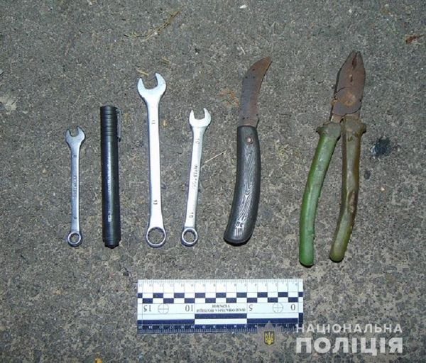  У Києві слідчі повідомили про підозру чоловіку, який намагався обікрасти автомобіль 