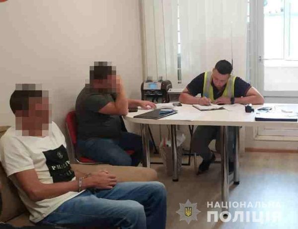  Правоохоронці Деснянського управління поліції влаштували 10-річному імениннику та його друзям День відкритих дверей 