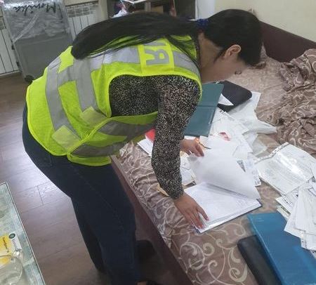 Поліцейські столиці викрили чоловіка, який обманом заволодів квартирою своїх родичів 
