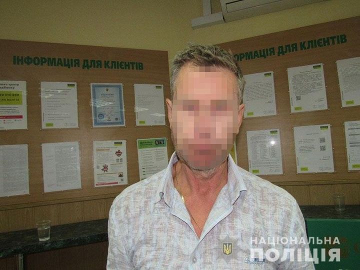  Підробив паспорт з метою заволодіння 627 000 доларів США: столичні правоохоронці затримали зловмисника 
