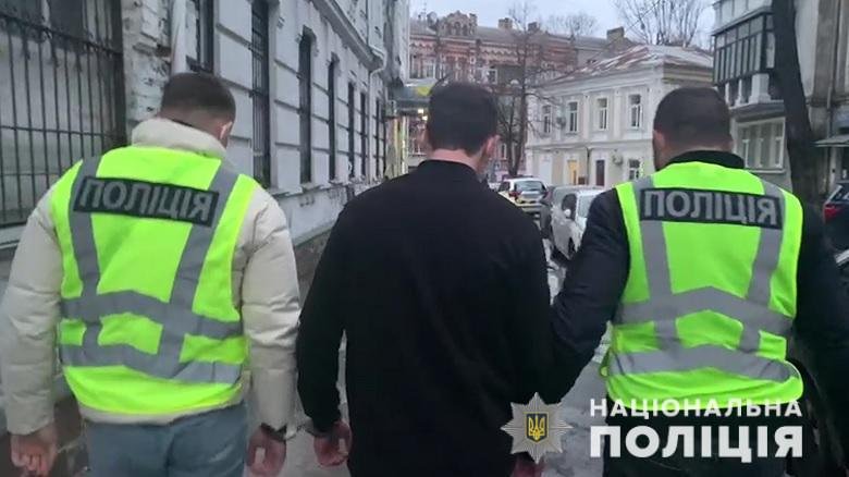  Правомірність дій правоохоронців на території одного із закладів Подолу перевіряють в межах службового розслідування 