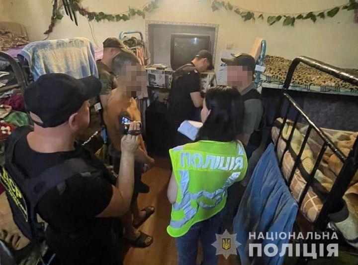  Слідчі столиці повідомили про підозру шахраю, який перебуває у місцях позбавлення волі 
