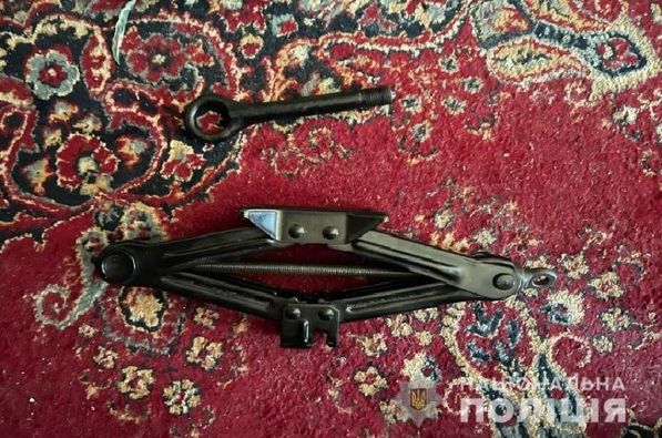  У Києві поліцейські затримали двох співмешканців, які обікрали киянина та заволоділи його автівкою 