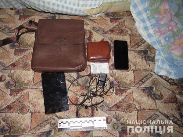  Столичні оперативники спільно зі слідчими викрили іноземця у збуті канабісу у Деснянському районі 