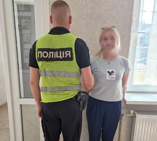  Столичні слідчі повідомили про підозру крадійці–рецидивістці у скоєнні двох епізодів злочинів 