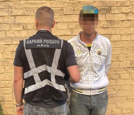  У Києві оперативники затримали чоловіка, який переховувався від органів правосуддя за скоєння крадіжки 