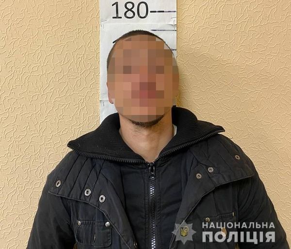  Слідчі повідомили про підозру чоловіку, який за один день двічі обікрав громадян у Шевченківському районі столиці 