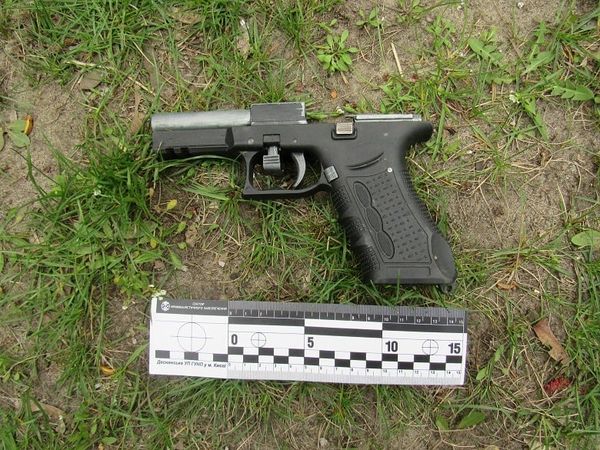  Київські поліцейські затримали чоловіка за підозрою у вогнепальному пораненні знайомого 