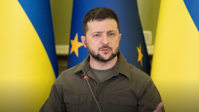  Zelenskyy: Mariupol defenders holding back 10,000 Russian occupiers 