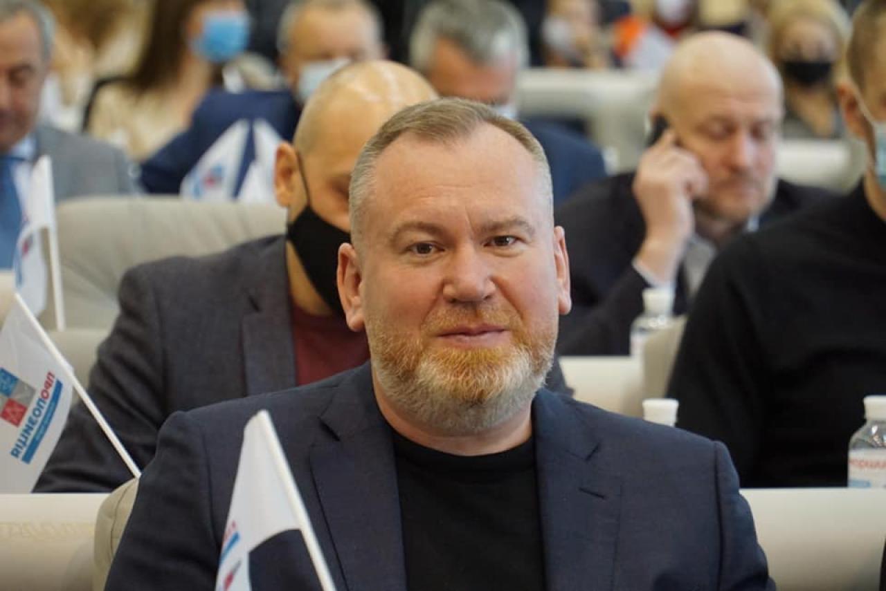  Голова Дніпропетровської ОДА Валентин Резніченко диктує ефективний менеджмент 
