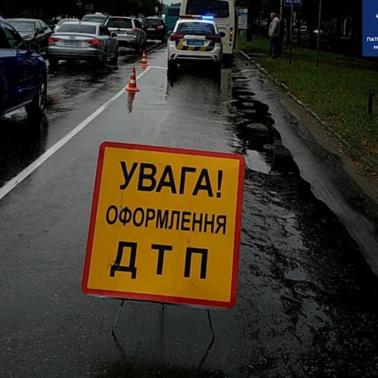  Женщина с двумя детьми госпитализированы в результате ДТП в Киеве 