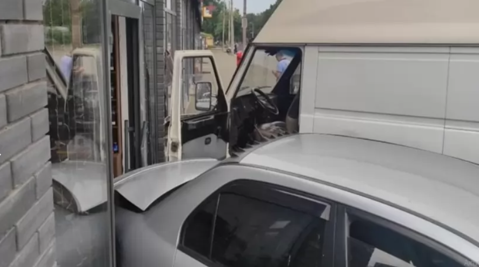  В Днипре произошло ДТП из-за приступа эпилепсии у водителя автобуса за рулем 