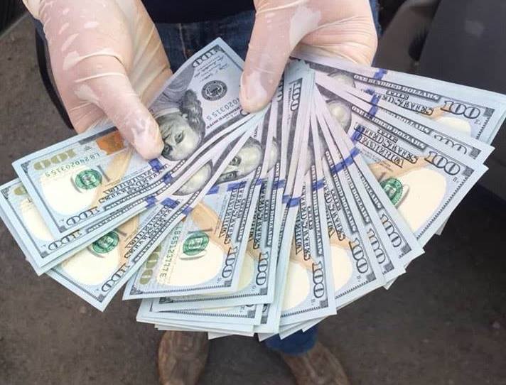  $1500 хабаря за «спасіння» від армії – Тернопільські поліцейські затримали заступника військового комісара району 