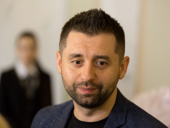  Арахамия: После прослушки Гончарука Разумков запретил приходить с телефоном 
