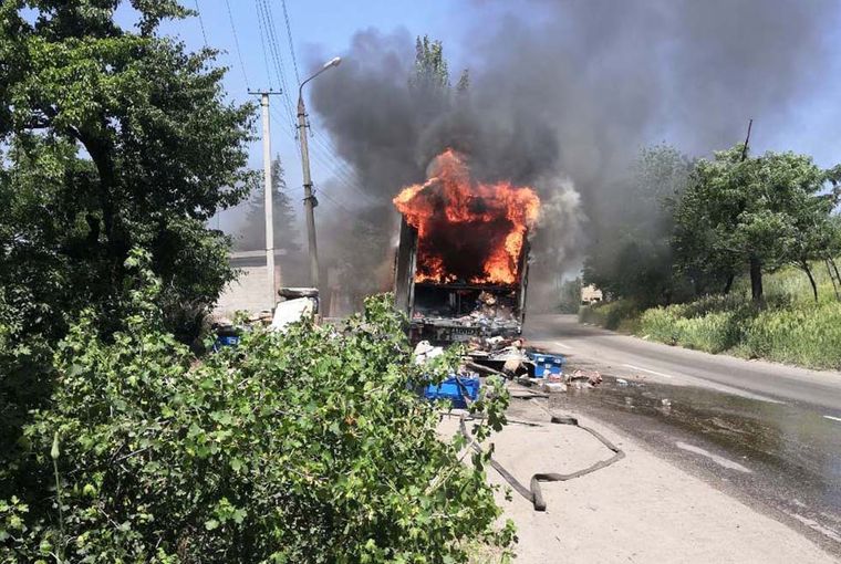  У Кривому Розі на ходу палав причеп вантажівки з посилками «Нової пошти» 