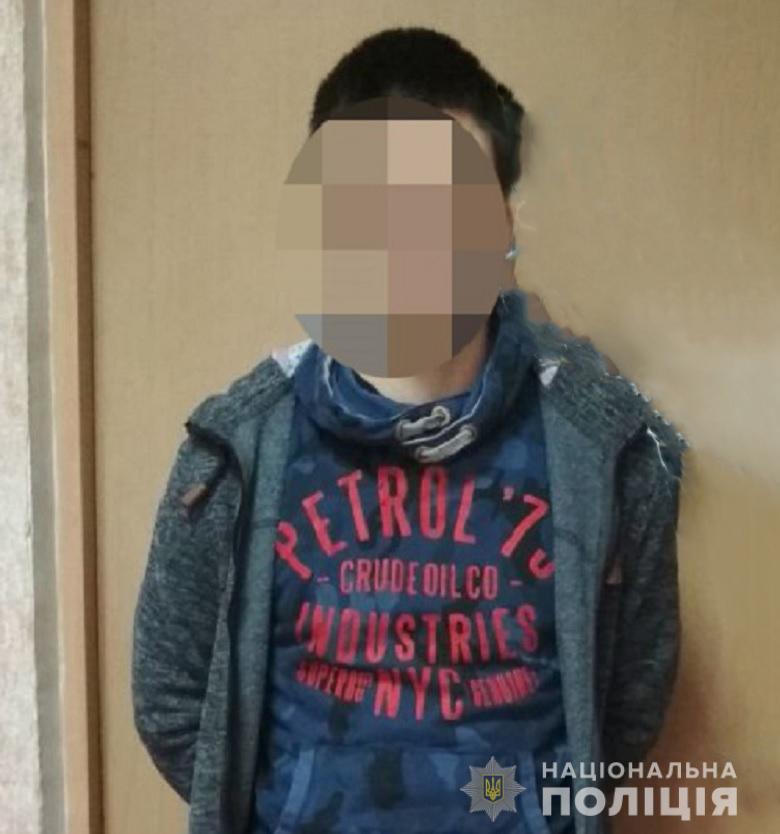  Сльозогінний газ та побиття: у столиці за розбійний напад затримали киянина 