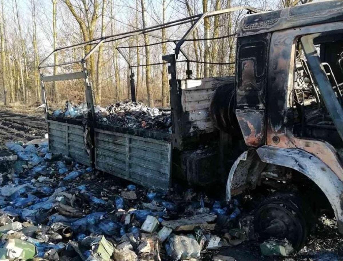  Українські військові знищили російські "КамАЗи" із боєприпасами та провіантом (фото) 