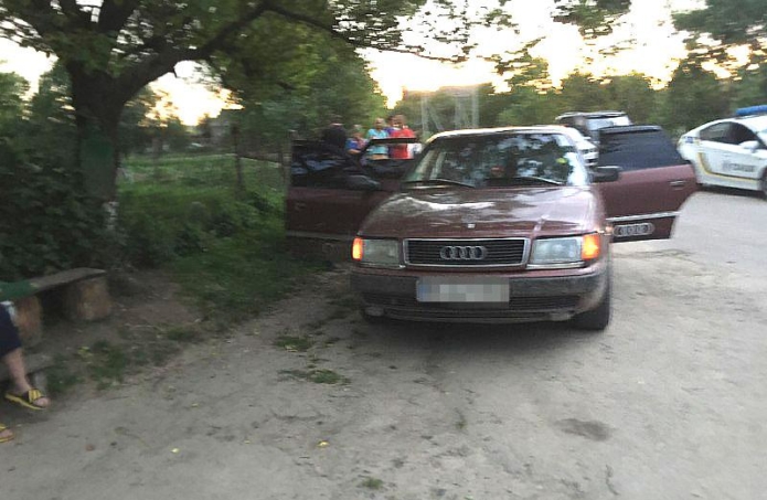  У Рівненській області школяр без дозволу взяв авто батька і на смерть збив півторарічного хлопчика 