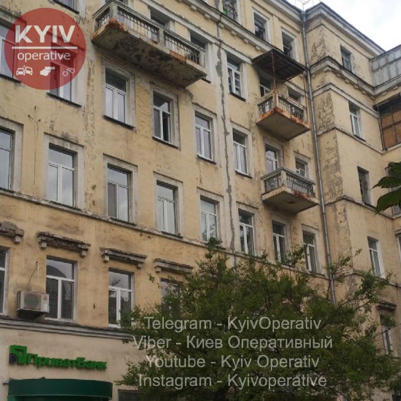  В Киеве мать с ребенком выбросилась из окна: фото и первые детали ЧП 