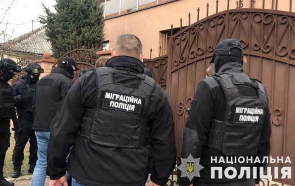  На Закарпатье мужчина удерживал в неволе трех иностранцев 