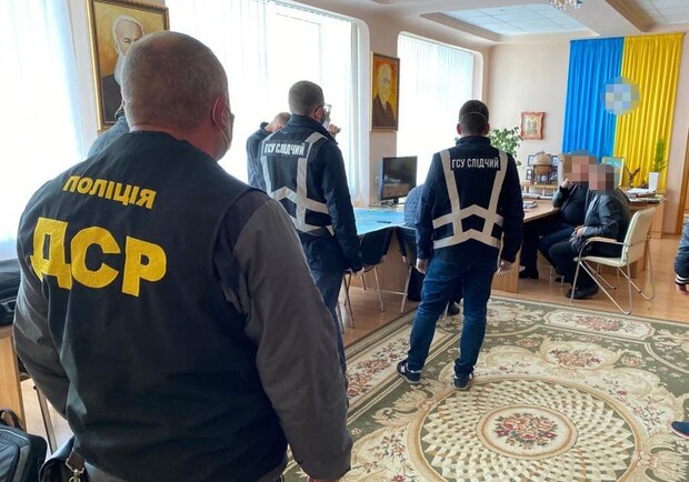   Грозит до 15 лет тюрьмы: ректор харьковского вуза утверждает, что не брал 300 000 взятки 