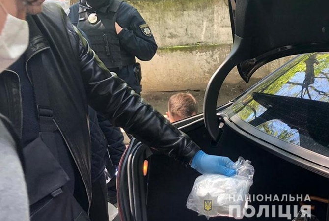  В Киеве арестовали продавца кокаина, который возил с собой "пакет" на 2 млн гривен 