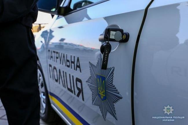  Водій “BMW” на Львівщині травмував двох поліцейських: протаранив авто і втік   
