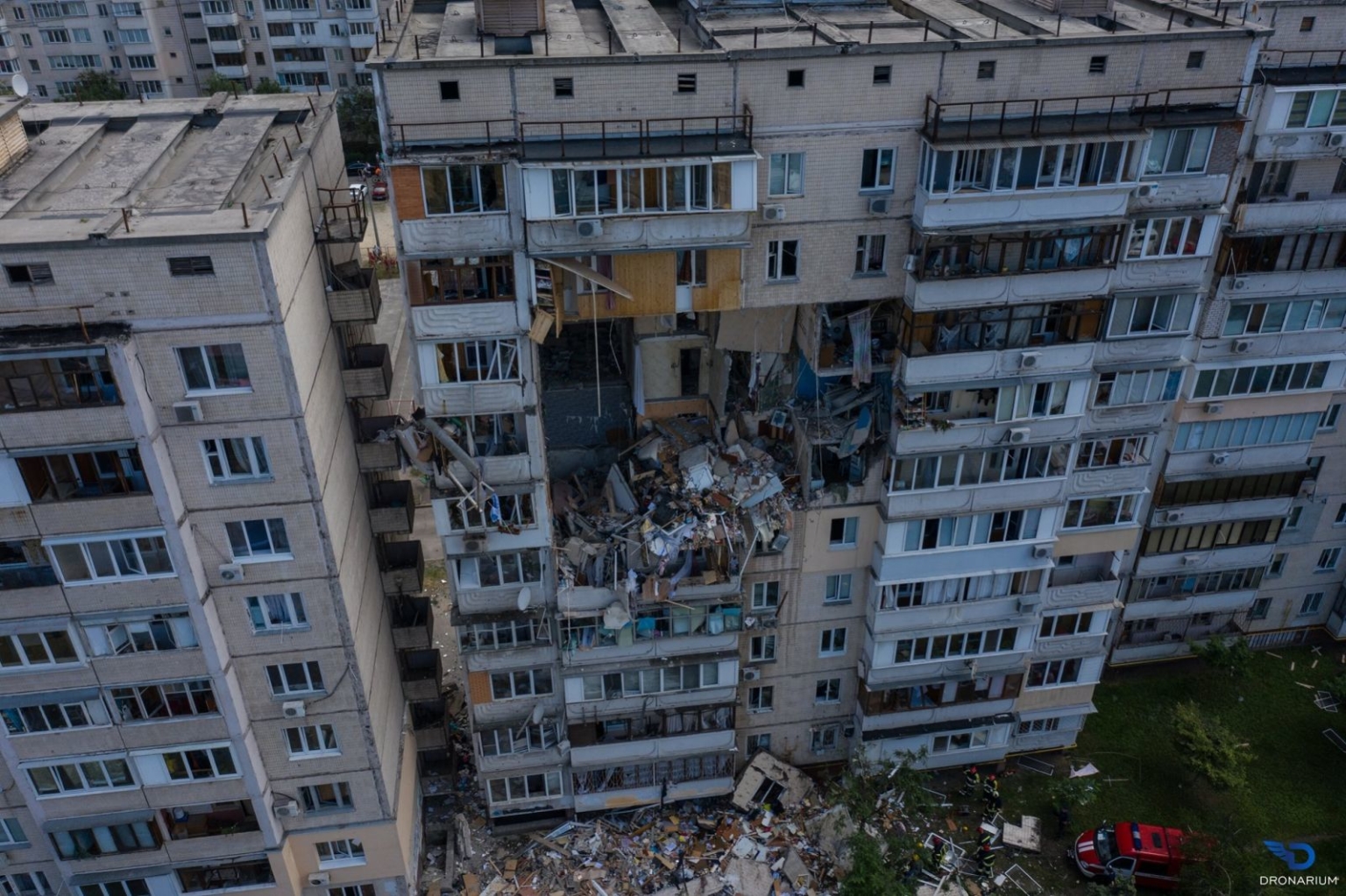  Под завалами разрушенного дома на Позняках нашли тело еще одного погибшего  