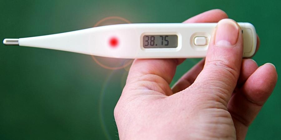  В Днипре развесили объявления на домах, где живут люди с подозрением на коронавирус 