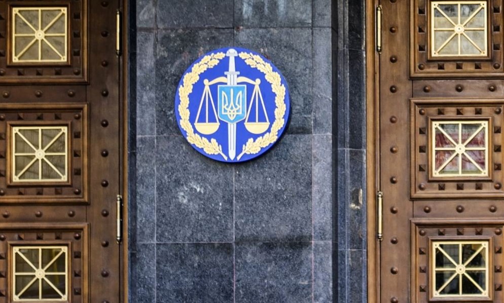  12 000 доларів США за паспорт громадянина України – викрито посадовця міграційної служби Львівщини 