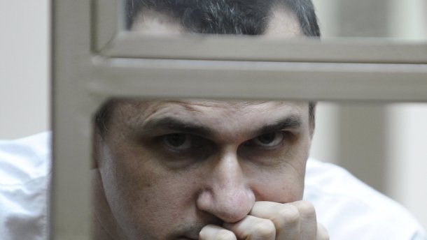  "Дуже важкий дзвінок": Сенцов вперше зателефонував додому з російської в'язниці 